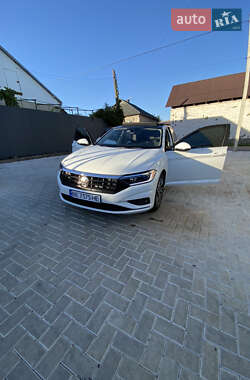 Седан Volkswagen Jetta 2018 в 