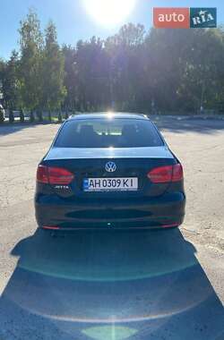 Седан Volkswagen Jetta 2014 в 