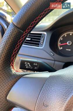 Седан Volkswagen Jetta 2014 в 