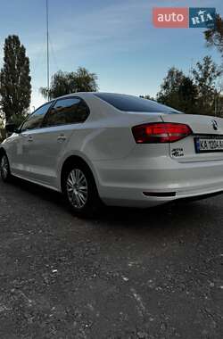 Седан Volkswagen Jetta 2014 в 