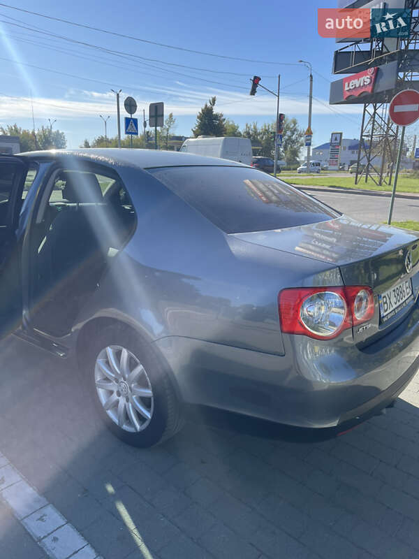 Седан Volkswagen Jetta 2010 в Хмельницькому