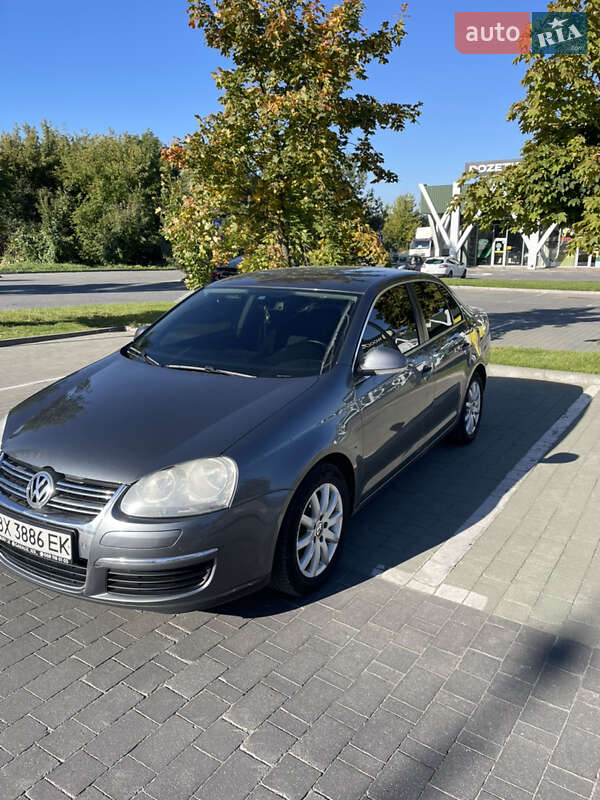 Седан Volkswagen Jetta 2010 в Хмельницькому