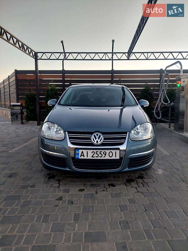 Седан Volkswagen Jetta 2009 в Новоукраинке