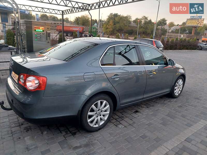 Седан Volkswagen Jetta 2009 в Новоукраинке