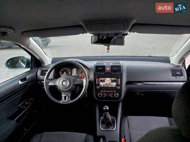 Седан Volkswagen Jetta 2009 в Новоукраинке