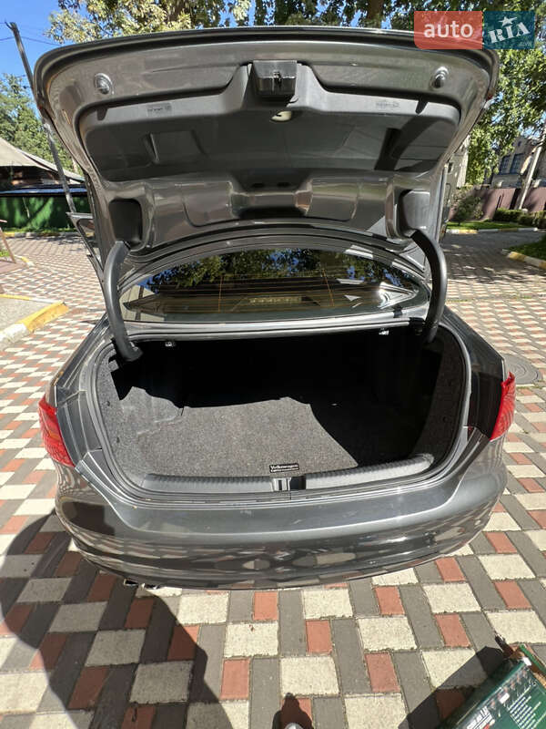 Седан Volkswagen Jetta 2014 в Киеве