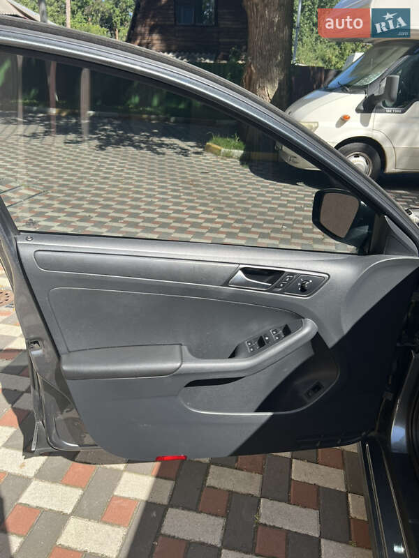 Седан Volkswagen Jetta 2014 в Киеве