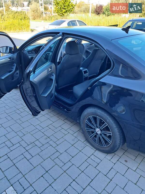 Седан Volkswagen Jetta 2015 в Мурованом фото 12 Седан Volkswagen Jetta 2015 в Мурованом