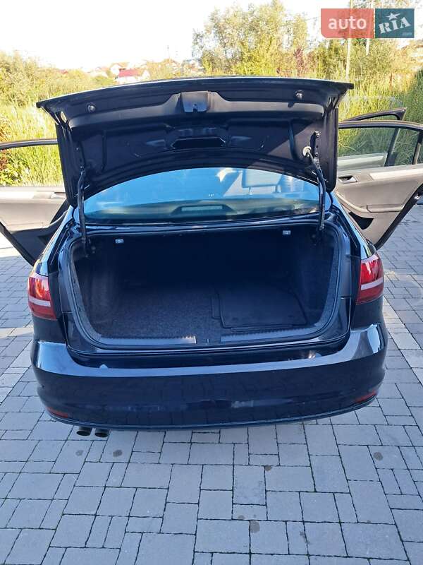 Седан Volkswagen Jetta 2015 в Мурованом фото 34 Седан Volkswagen Jetta 2015 в Мурованом