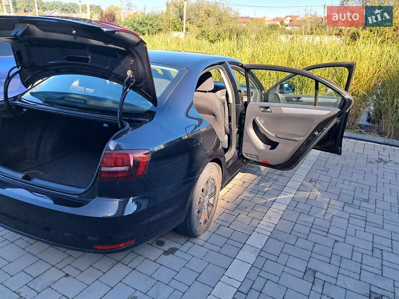 Седан Volkswagen Jetta 2015 в Мурованом фото 37 Седан Volkswagen Jetta 2015 в Мурованом
