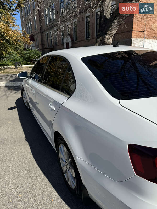 Седан Volkswagen Jetta 2016 в Харькове