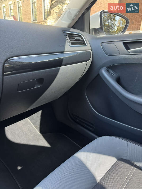 Седан Volkswagen Jetta 2016 в Харькове