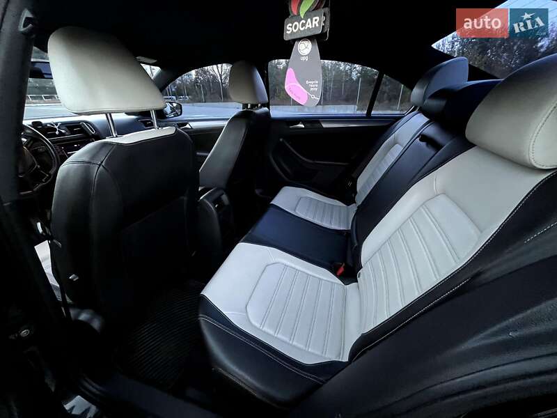 Седан Volkswagen Jetta 2016 в Сумах