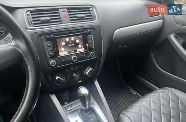 Седан Volkswagen Jetta 2011 в 