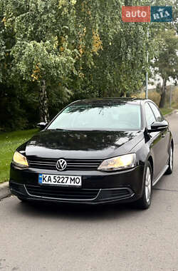 Седан Volkswagen Jetta 2013 в 