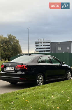 Седан Volkswagen Jetta 2013 в 