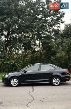 Седан Volkswagen Jetta 2013 в 