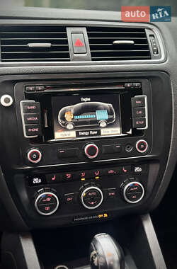 Седан Volkswagen Jetta 2013 в 
