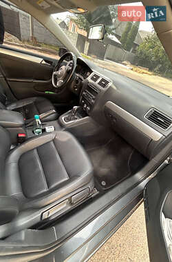 Седан Volkswagen Jetta 2014 в 
