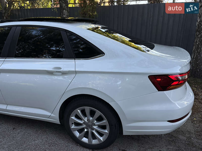 Седан Volkswagen Jetta 2019 в Києві