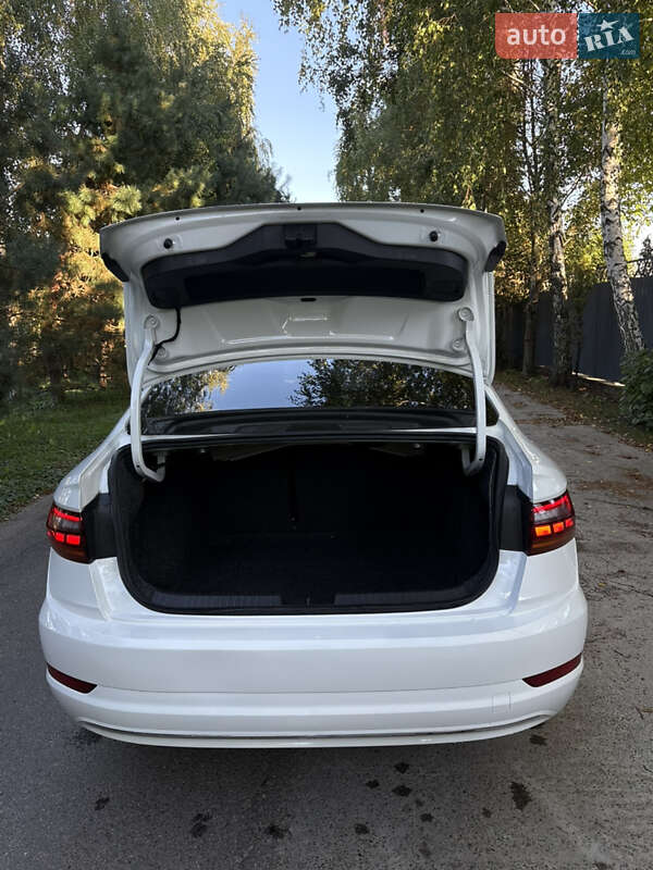 Седан Volkswagen Jetta 2019 в Києві