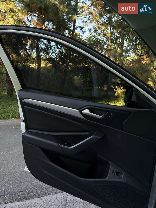 Седан Volkswagen Jetta 2019 в Києві