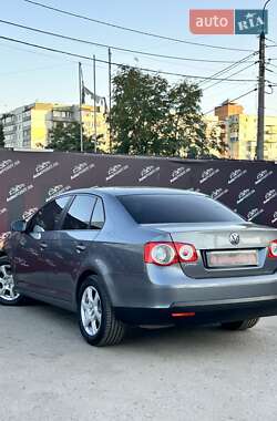 Седан Volkswagen Jetta 2005 в 