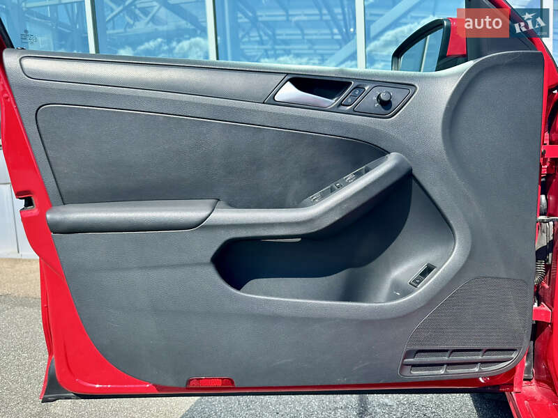 Седан Volkswagen Jetta 2014 в Киеве фото 25 Седан Volkswagen Jetta 2014 в Киеве