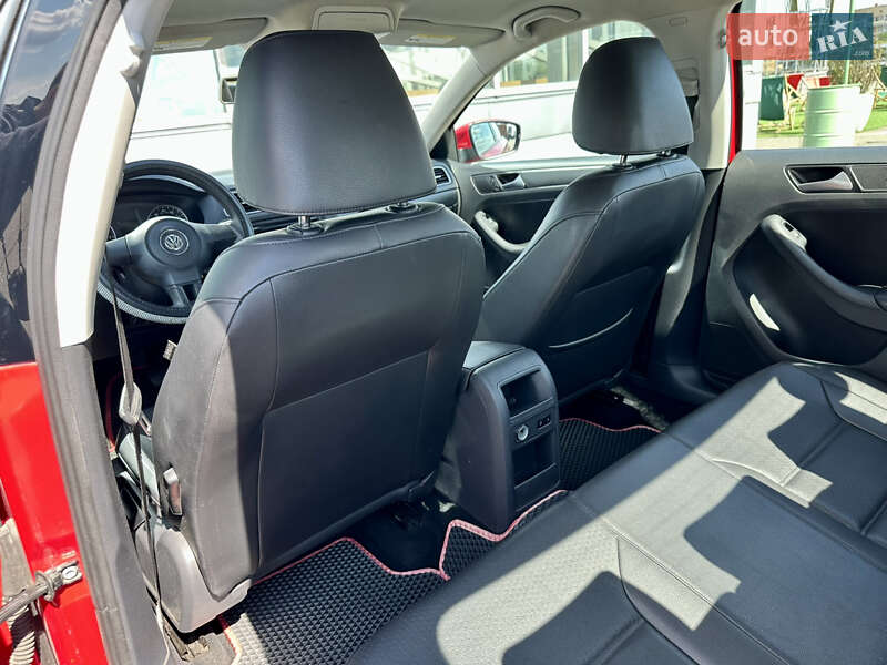 Седан Volkswagen Jetta 2014 в Киеве фото 36 Седан Volkswagen Jetta 2014 в Киеве