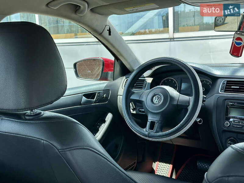 Седан Volkswagen Jetta 2014 в Киеве фото 46 Седан Volkswagen Jetta 2014 в Киеве