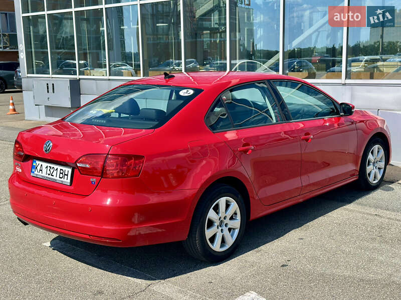 Седан Volkswagen Jetta 2014 в Киеве фото 65 Седан Volkswagen Jetta 2014 в Киеве