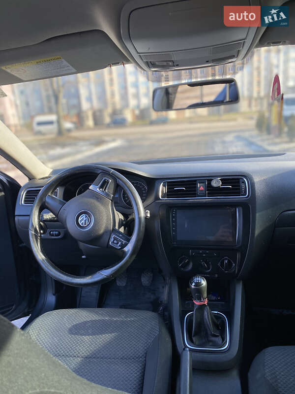 Седан Volkswagen Jetta 2014 в Львові