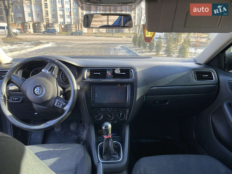 Седан Volkswagen Jetta 2014 в Львові