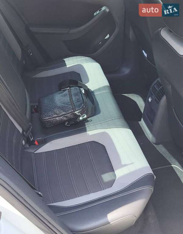 Седан Volkswagen Jetta 2016 в Киеве