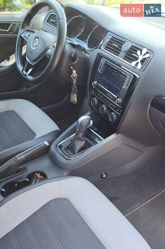 Седан Volkswagen Jetta 2016 в Киеве