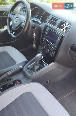 Седан Volkswagen Jetta 2016 в 