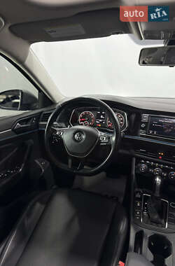 Седан Volkswagen Jetta 2019 в 