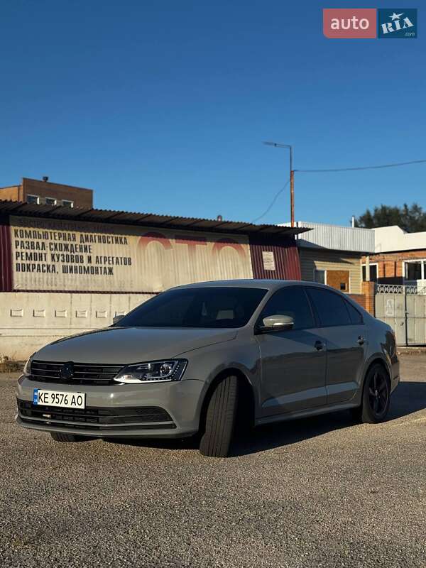 Седан Volkswagen Jetta 2013 в 