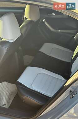 Седан Volkswagen Jetta 2013 в 