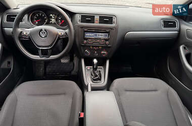 Седан Volkswagen Jetta 2014 в 