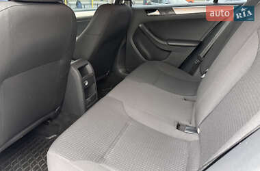 Седан Volkswagen Jetta 2014 в 