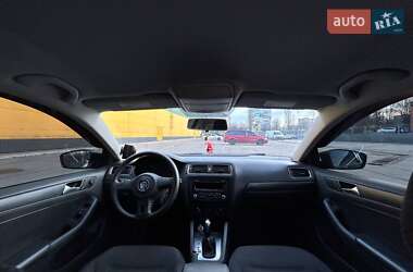 Седан Volkswagen Jetta 2013 в 