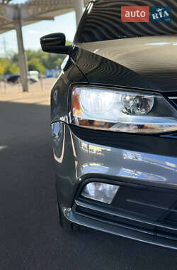 Седан Volkswagen Jetta 2015 в 