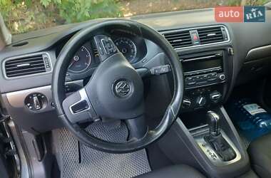 Седан Volkswagen Jetta 2013 в 