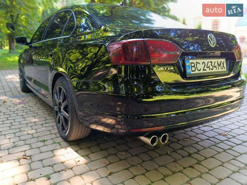 Седан Volkswagen Jetta 2014 в Львові