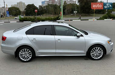 Седан Volkswagen Jetta 2011 в 