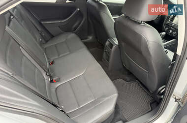 Седан Volkswagen Jetta 2011 в 