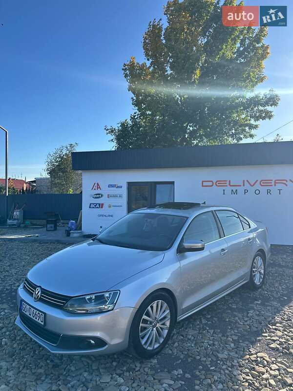 Седан Volkswagen Jetta 2013 в Самборе