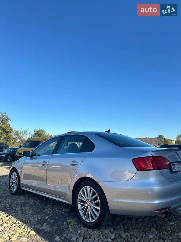 Седан Volkswagen Jetta 2013 в Самборе
