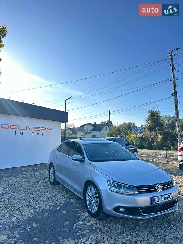 Седан Volkswagen Jetta 2013 в Самборе